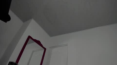 Ludika Santiago online show from December 4, 2024, 10:51 pm