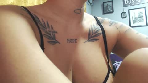 Snapshot of doll_and_thebrown chatting on October 21, 2025, 12:44 am doll_and_thebrown online show from October 21, 2025, 12:44 am