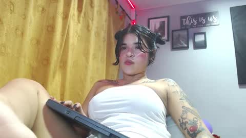 Snapshot of doll_and_thebrown chatting on November 25, 2025, 12:21 am doll_and_thebrown online show from November 25, 2025, 12:21 am