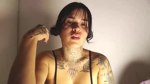 doll_and_thebrown online show from December 17, 2025, 1:22 am