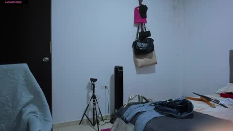 Snapshot of doll_andrea_ chatting on May 15, 2026, 11:12 pm ANDREA online show from May 15, 2026, 11:12 pm