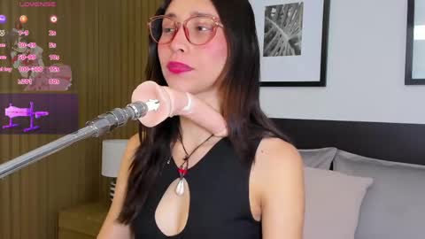 Snapshot of doll_bella_ chatting on April 18, 2026, 7:58 pm Bella online show from April 18, 2026, 7:58 pm