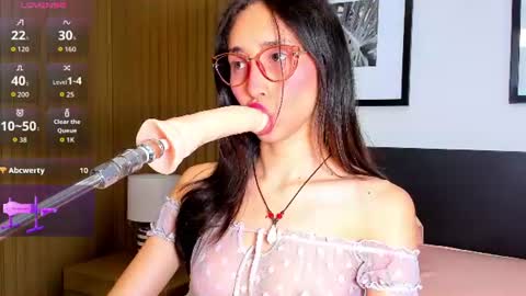 Snapshot of doll_bella_ chatting on June 10, 2026, 7:57 pm Bella online show from June 10, 2026, 7:57 pm