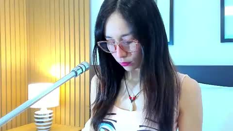 Snapshot of doll_bella_ chatting on July 7, 2026, 7:40 pm Bella online show from July 7, 2026, 7:40 pm