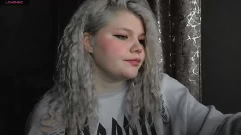 doll online show from November 22, 2025, 6:40 pm