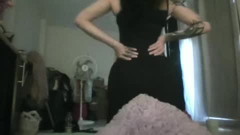 Snapshot of doll_dollys_ chatting on April 24, 2026, 8:22 pm doll_dollys_ online show from April 24, 2026, 8:22 pm