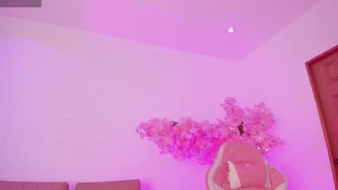 doll_isa_ online show from January 15, 2026, 6:44 pm