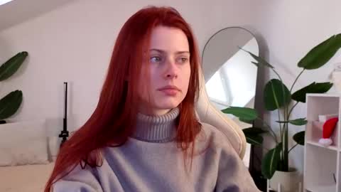 Your doll Lesli online show from December 17, 2025, 9:37 am