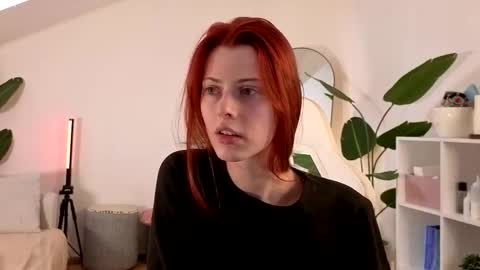 Your doll Lesli online show from December 19, 2025, 9:27 am