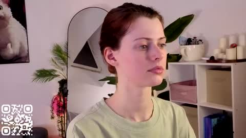 Your doll Lesli online show from April 18, 2026, 7:07 pm