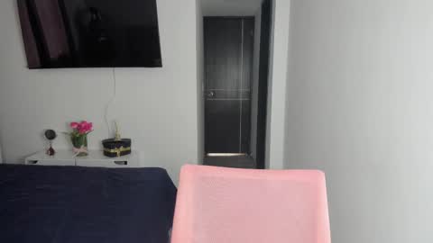 doll_oriana online show from March 4, 2025, 6:39 pm