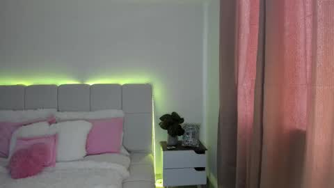 doll_oriana online show from February 3, 2026, 8:03 pm