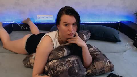 Jade online show from June 8, 2026, 4:24 am