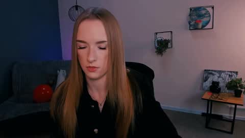 doll_vey online show from February 28, 2025, 3:48 pm