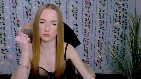 doll_vey online show from March 10, 2025, 3:52 pm