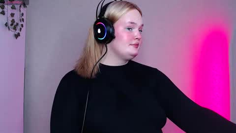 Snapshot of dolled_up_cvnt chatting on October 23, 2025, 11:31 am Miss Rose online show from October 23, 2025, 11:31 am