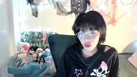 Snapshot of dolliette chatting on October 14, 2025, 2:12 am mina online show from October 14, 2025, 2:12 am