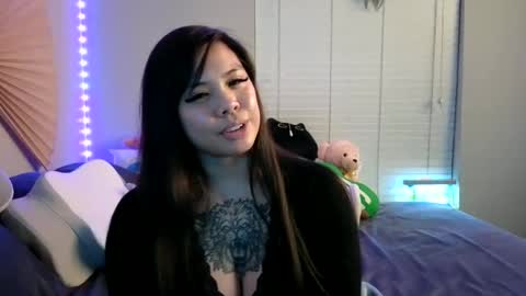 DOLLLFACE online show from February 1, 2025, 10:15 am