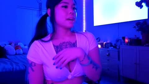 DOLLLFACE online show from February 19, 2025, 4:55 am