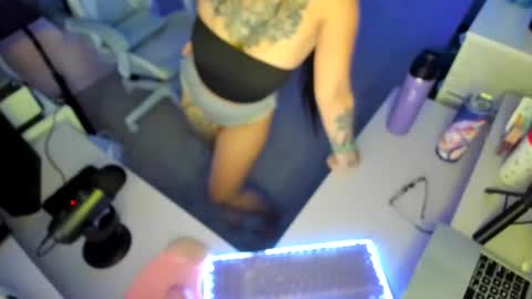 DOLLLFACE online show from September 20, 2025, 4:24 am