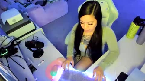 DOLLLFACE online show from January 6, 2026, 4:38 am