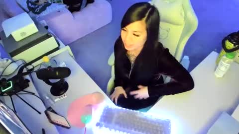 DOLLLFACE online show from January 7, 2026, 5:32 am