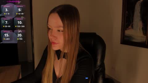 Snapshot of dollmoon_ chatting on November 28, 2025, 9:23 am You can call me Pretty online show from November 28, 2025, 9:23 am