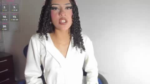 Snapshot of dolly_boob chatting on July 7, 2026, 5:21 am dolly_boob online show from July 7, 2026, 5:21 am