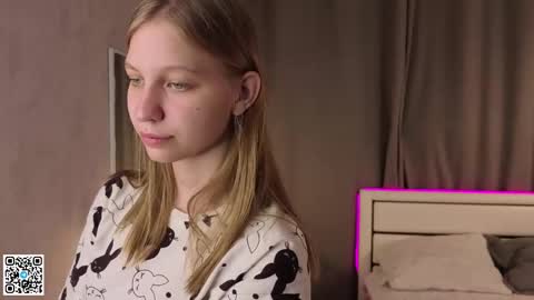 Emilia online show from September 15, 2025, 6:08 pm