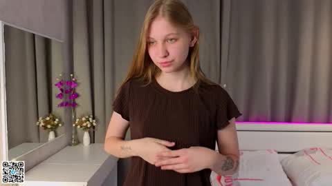 Emilia online show from October 5, 2025, 6:39 pm