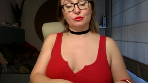 DOM MUMMY online show from October 18, 2025, 8:59 am