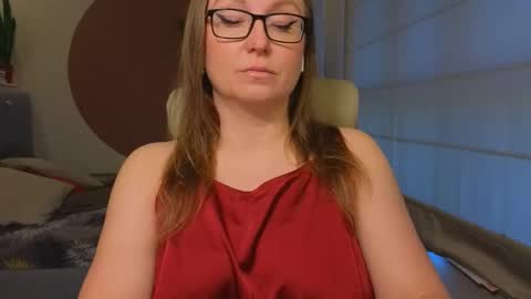 DOM MUMMY online show from April 1, 2026, 5:41 am