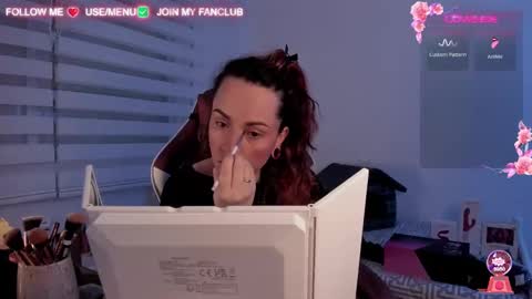 Snapshot of domina_deivis chatting on March 1, 2025, 5:09 am I WILL BE BACK ON WEDNESDAY DECEMBER 4 0100AM COLOMBIA TIME online show from March 1, 2025, 5:09 am