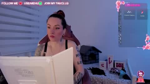 Snapshot of domina_deivis chatting on March 3, 2025, 6:26 am I WILL BE BACK ON WEDNESDAY DECEMBER 4 0100AM COLOMBIA TIME online show from March 3, 2025, 6:26 am