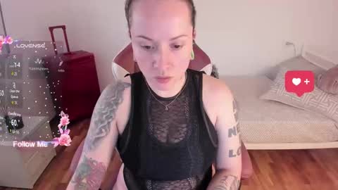 Snapshot of domina_deivis chatting on December 2, 2025, 1:05 pm I WILL BE BACK ON WEDNESDAY DECEMBER 4 0100AM COLOMBIA TIME online show from December 2, 2025, 1:05 pm