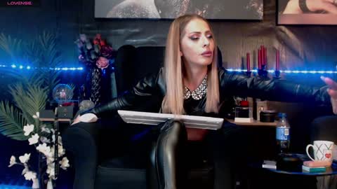 Snapshot of dominatrixeve chatting on January 10, 2025, 12:27 am Dominatrix Eve online show from January 10, 2025, 12:27 am