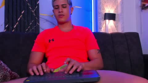 DOMI online show from May 30, 2026, 3:47 am