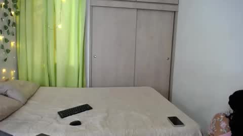 dominic_sofia online show from May 15, 2026, 12:12 pm