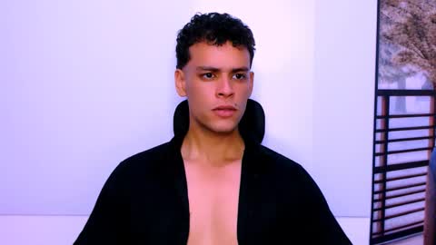 Dominic online show from October 7, 2025, 7:11 pm