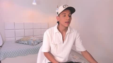 Snapshot of dominicjonnes chatting on February 23, 2026, 7:33 pm dominicjonnes online show from February 23, 2026, 7:33 pm