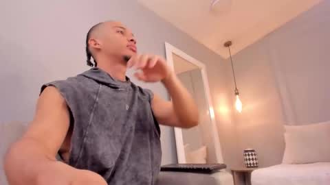 Dominick Star online show from November 5, 2025, 4:01 am