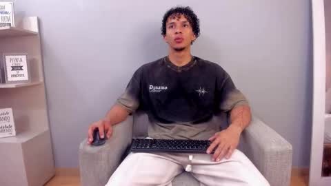 Dominick Star online show from November 28, 2025, 4:04 am