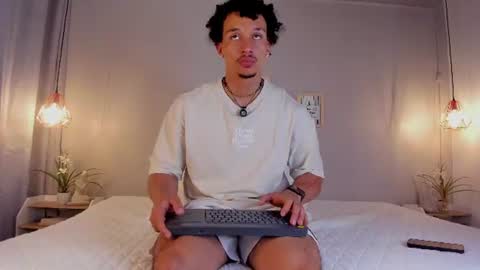 Snapshot of dominik_drake chatting on June 11, 2026, 12:25 pm Dominik Drake online show from June 11, 2026, 12:25 pm