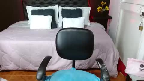  D O M I N K  online show from February 15, 2025, 2:15 am