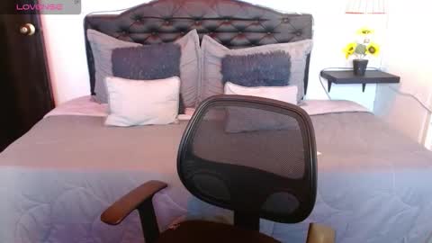  D O M I N K  online show from September 25, 2025, 7:50 pm