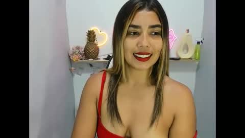 dona_tella online show from April 14, 2026, 6:36 pm