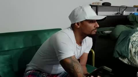 Snapshot of dong_masterson chatting on February 23, 2026, 8:39 pm Gifted online show from February 23, 2026, 8:39 pm