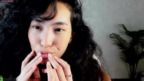 Aura online show from November 19, 2025, 2:55 am