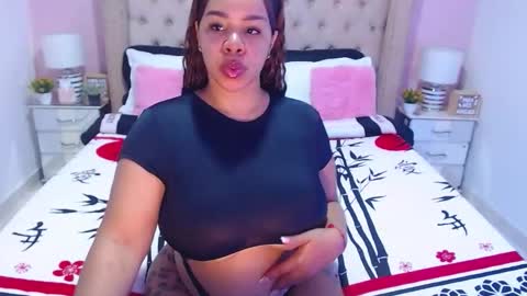 Snapshot of donnaadore chatting on May 3, 2026, 10:16 pm Donna online show from May 3, 2026, 10:16 pm