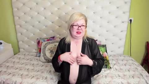 DonnaGriffin online show from February 22, 2025, 9:01 am